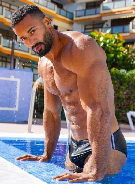 மாதுரியின் மேலேயும் கீழேயும் வேலை செஞ்சு….