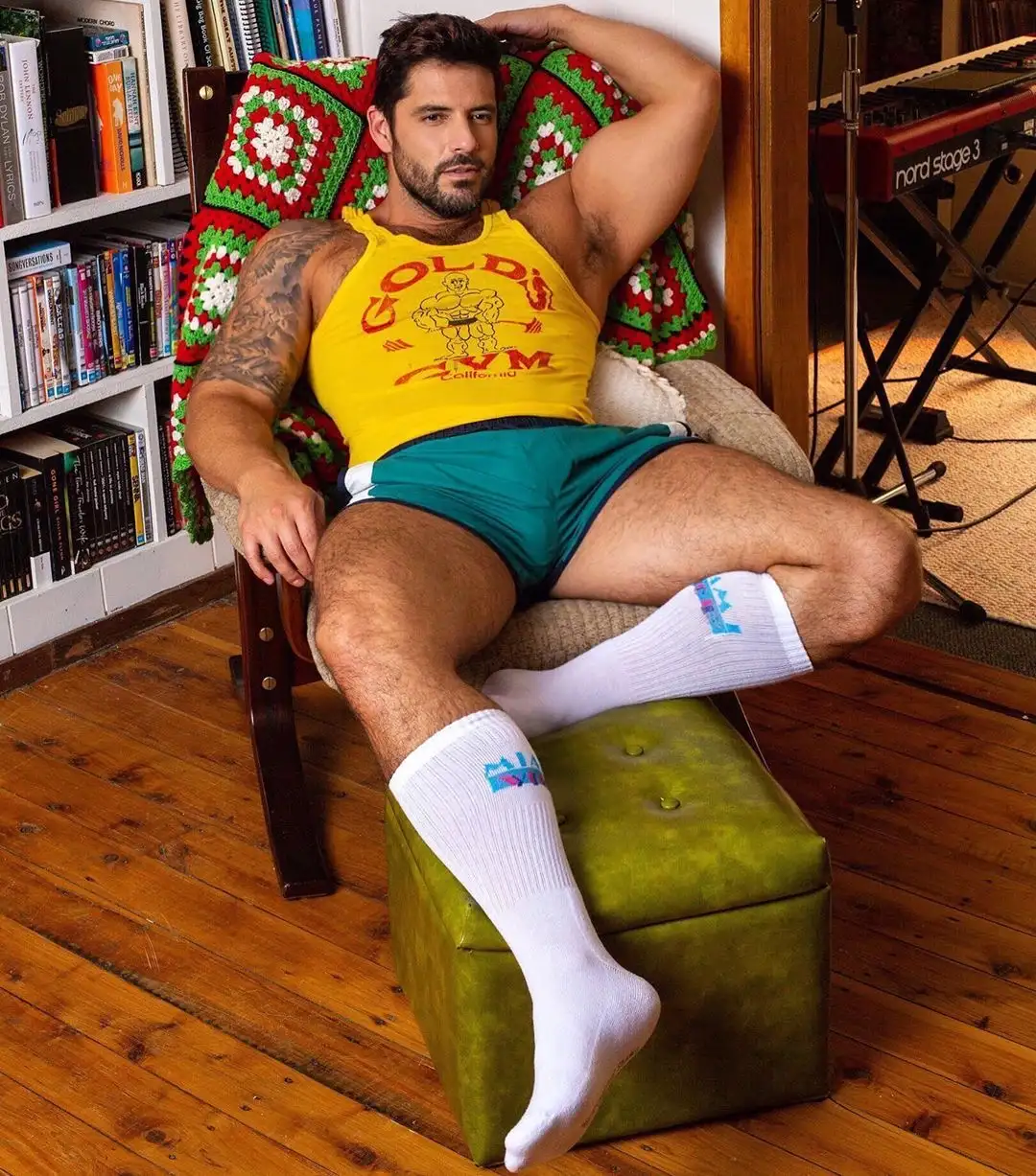 வீடு பார்க்கப்போய் உள்ளே விட்டு பார்த்த ஜெய்