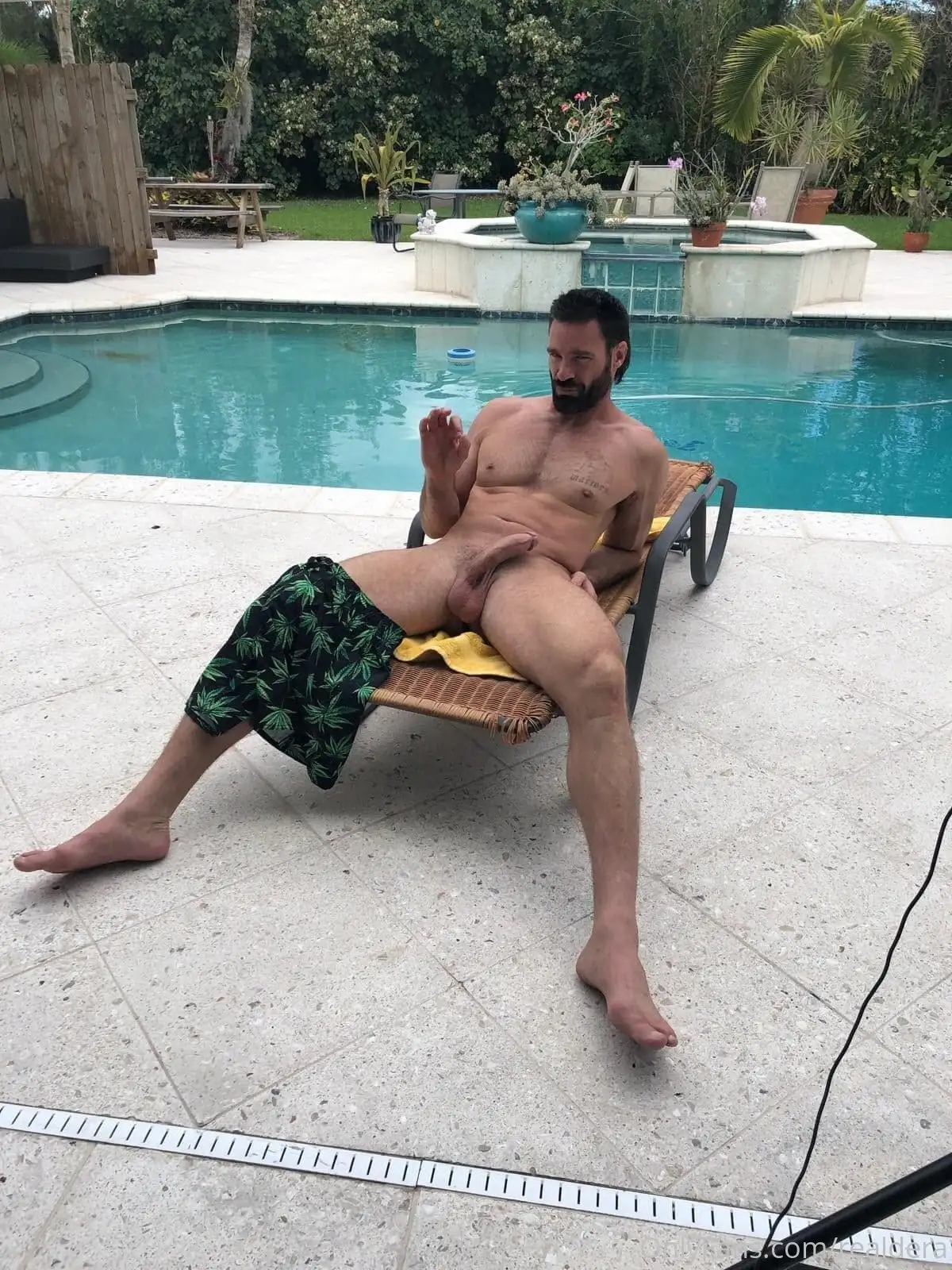 லிஃப்டுல லைட்டா…. பார்க்கிங்க்ல நிறையா